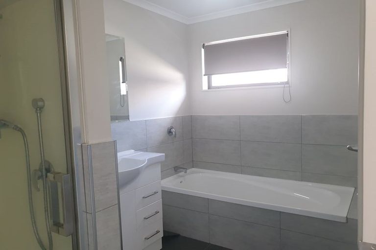 Photo of property in 33 Tarapiroe Avenue, Takanini, 2112