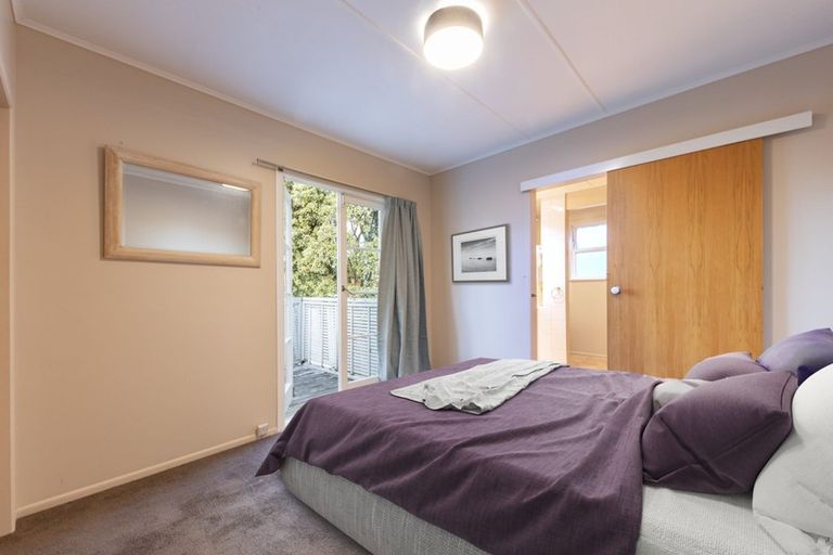 Photo of property in 12 Beaubank Road, Kelston, Auckland, 0602