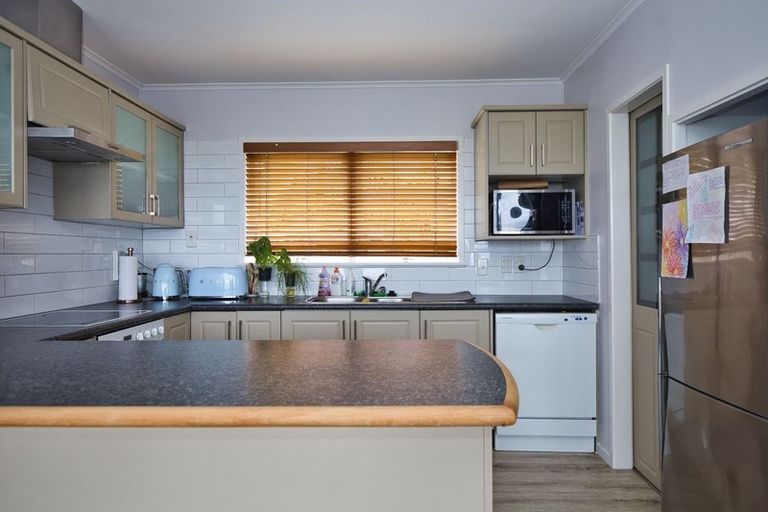 Photo of property in 22 Danbury Drive, Torbay, Auckland, 0630