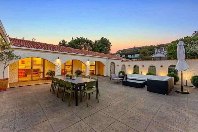 Photo of property in 84 Chelsea View Drive, Chatswood, Auckland, 0626