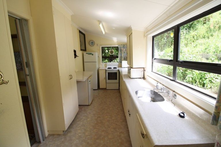 Photo of property in 2 Moana Street, Kaka Point, 9271