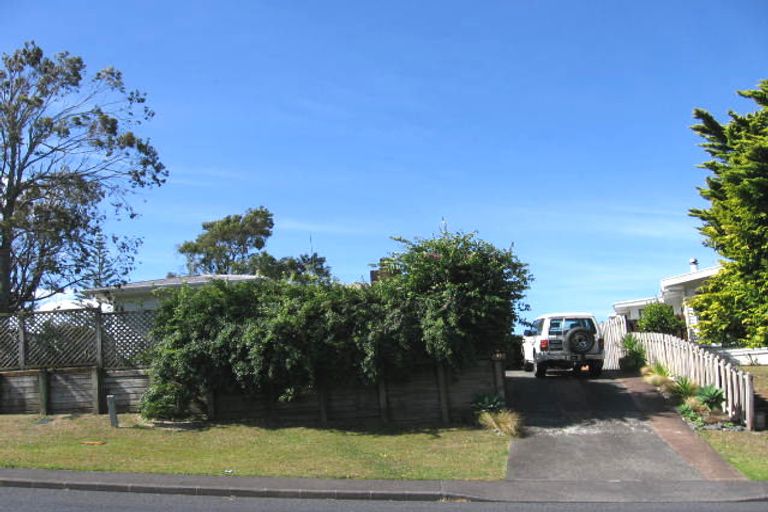 Photo of property in 22 Sycamore Drive, Sunnynook, Auckland, 0620