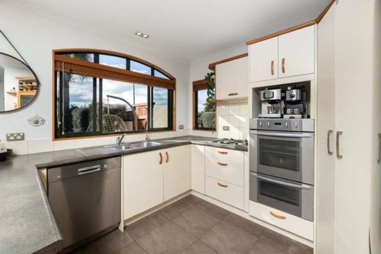 Photo of property in 308 Gravatt Road, Papamoa Beach, Papamoa, 3118