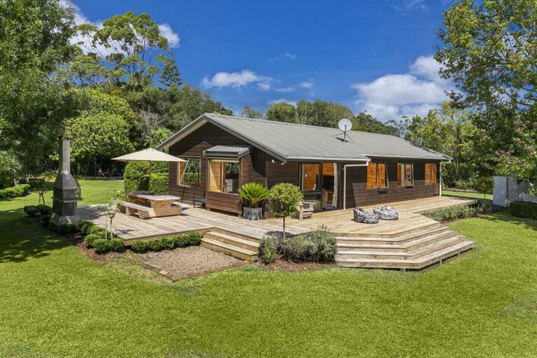 Photo of property in 1074 Peak Road, Helensville, 0875