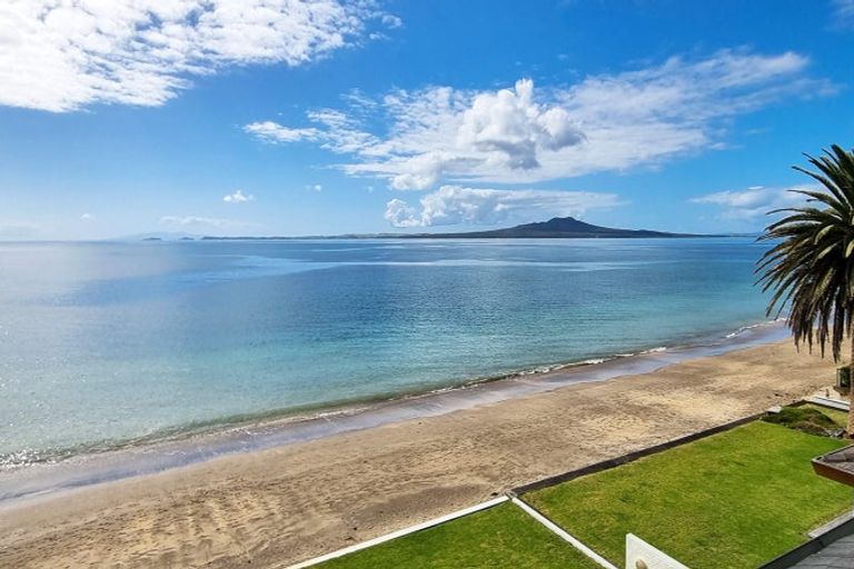 Photo of property in 1/15 Craig Road, Milford, Auckland, 0620