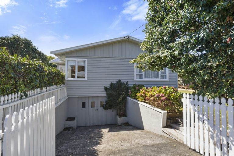Photo of property in 1 Clyde Street, Ferndale, New Plymouth, 4310