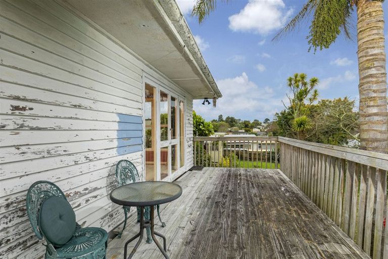 Photo of property in 15 Posa Avenue, Henderson, Auckland, 0612