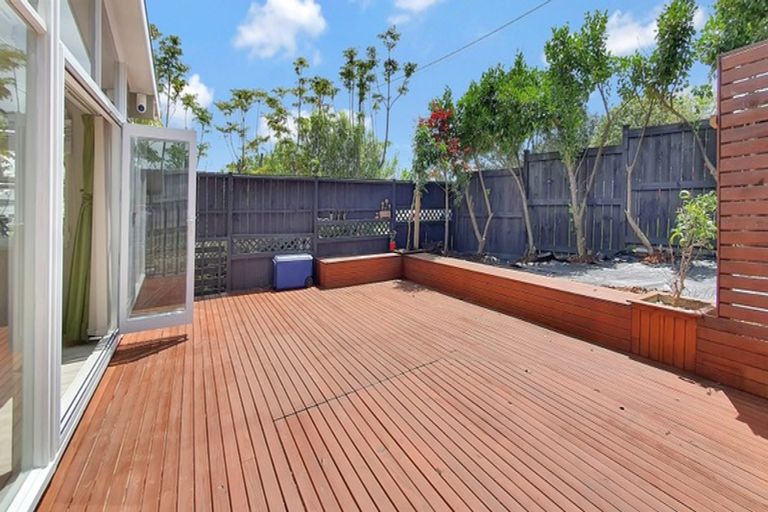 Photo of property in 1/44 Stanley Road, Glenfield, Auckland, 0629