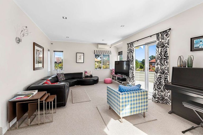 Photo of property in 1 Signallers Grove, Strathmore Park, Wellington, 6022