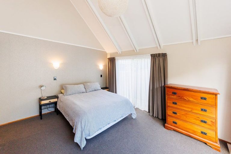 Photo of property in 14 Seaton Court, Hokowhitu, Palmerston North, 4410