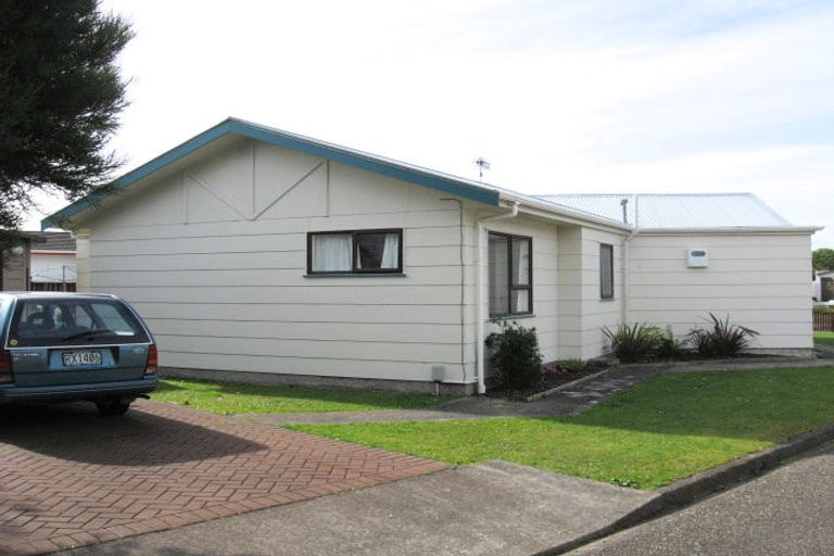 Photo of property in 13 Atarau Grove, Paraparaumu, 5032