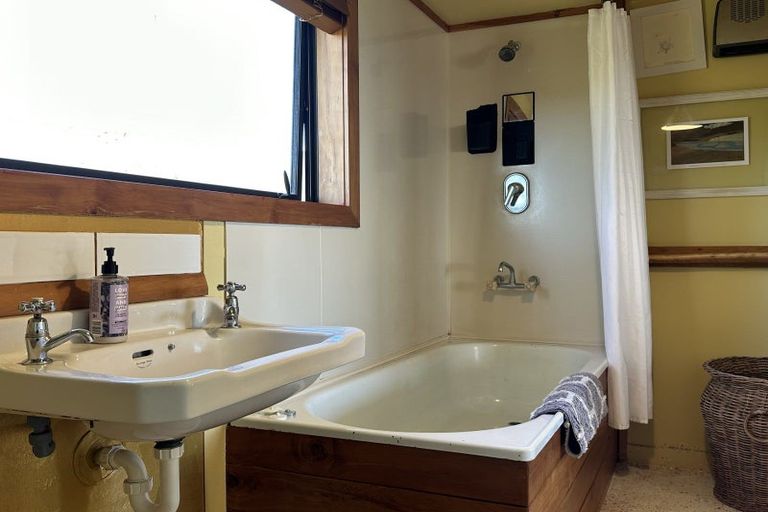 Photo of property in 9 The Parade, Okarito, Whataroa, 7886