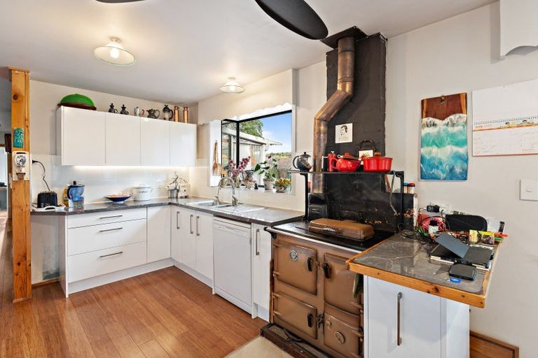 Photo of property in 30 Convent Road, Otaki, 5512