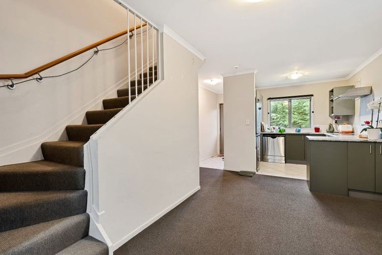 Photo of property in 18 Barnea Circle, Glen Eden, Auckland, 0602