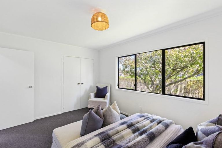 Photo of property in 45 Darren Crescent, Half Moon Bay, Auckland, 2012