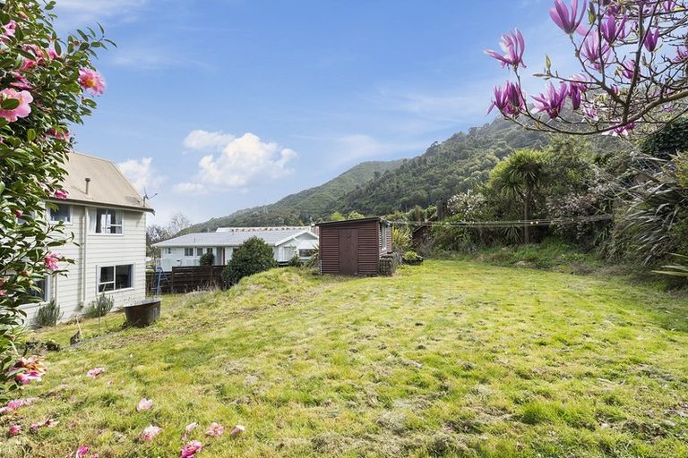 Photo of property in 67 Hartford Crescent, Totara Park, Upper Hutt, 5018