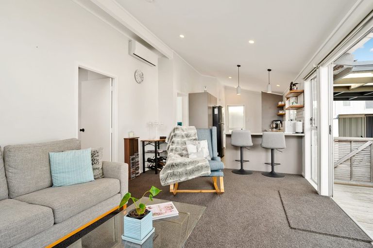 Photo of property in 3 Thomas Avenue, Te Atatu Peninsula, Auckland, 0610