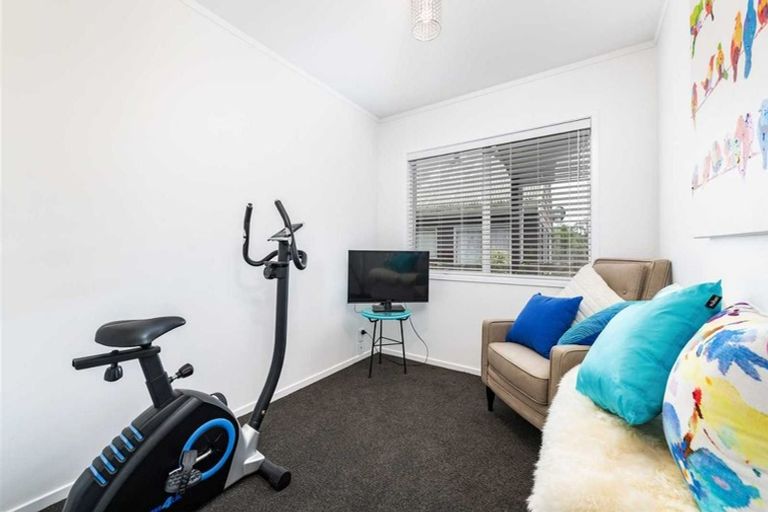 Photo of property in 2/25 Lucinda Place, Glen Eden, Auckland, 0602