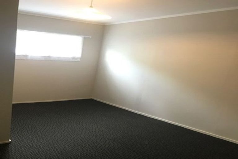 Photo of property in 1040 East Coast Road, Fairview Heights, Auckland, 0630