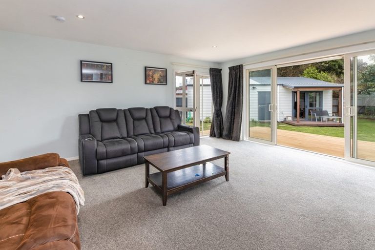 Photo of property in 10 Lomax Place, Islington, Christchurch, 8042