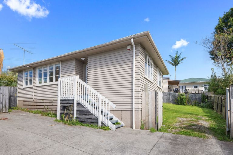 Photo of property in 45 Sunnyside Road, Sunnyvale, Auckland, 0612
