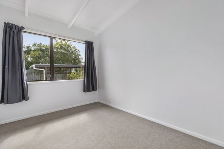 Photo of property in 13a Larnoch Road, Henderson, Auckland, 0610