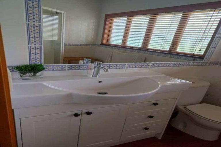 Photo of property in 1 Falmouth Street, Murrays Bay, Auckland, 0630