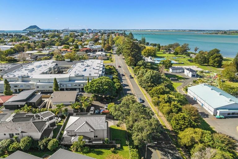 Photo of property in 341 Devonport Road, Tauranga, 3110