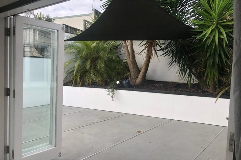 Photo of property in 17b Warwick Street, Morningside, Auckland, 1022