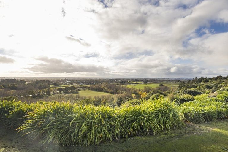 Photo of property in 38 Titirangi Drive, Fitzherbert, Palmerston North, 4471