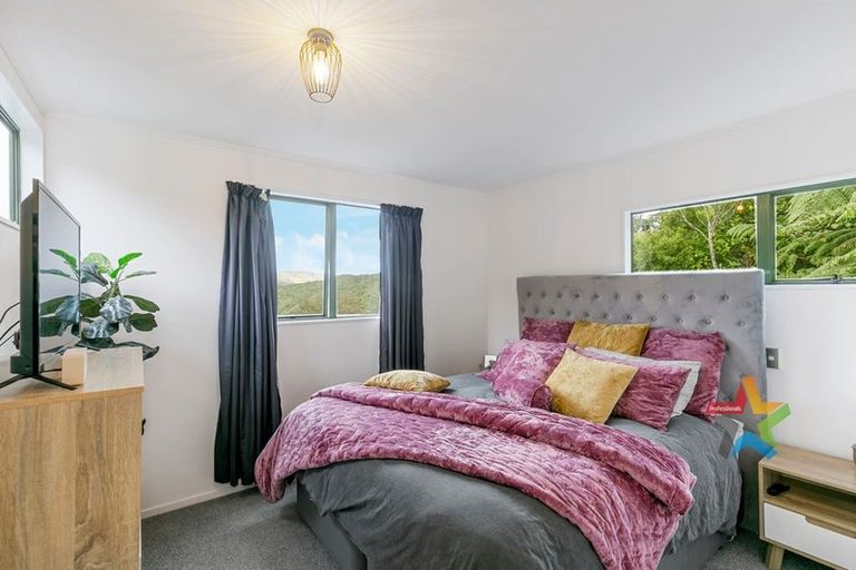 Photo of property in 5a Parsons Glen, Karori, Wellington, 6012