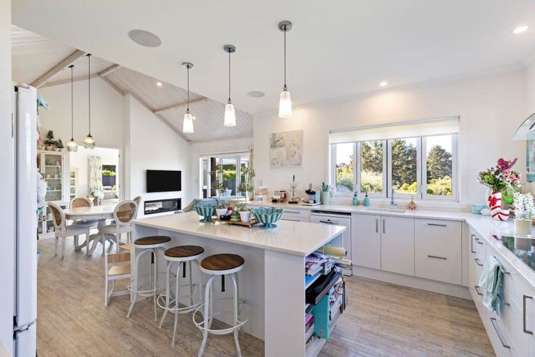 Photo of property in 51 Coutts Way, Fitzherbert, Palmerston North, 4410