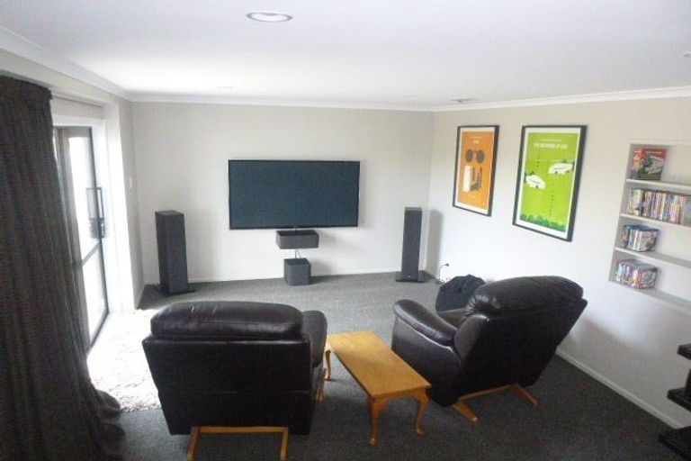 Photo of property in 124 Nevay Road, Karaka Bays, Wellington, 6022