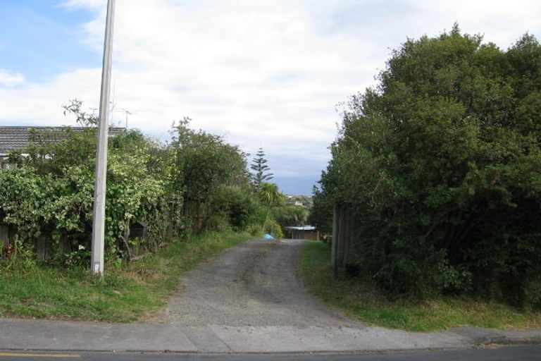 Photo of property in 1/5 Waiake Street, Torbay, Auckland, 0630