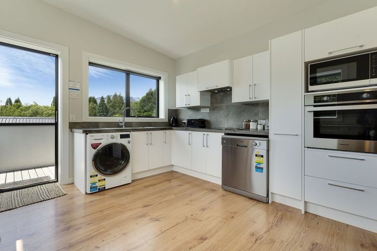 Photo of property in 43 Peregrine Falcon Road, Mount Creighton, Queenstown, 9371