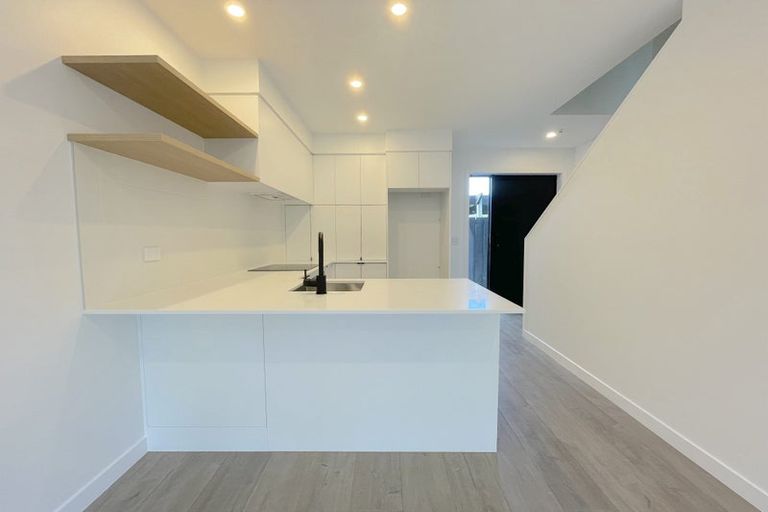 Photo of property in 6/598 Te Atatu Road, Te Atatu Peninsula, Auckland, 0610