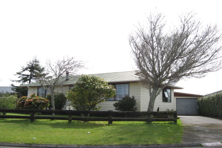 Photo of property in 5 Tawari Street, Inglewood, 4330