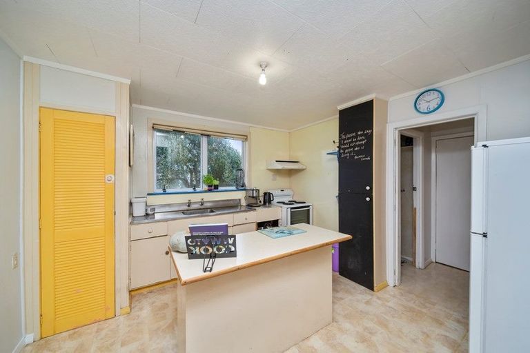 Photo of property in 38 Paritutu Road, Spotswood, New Plymouth, 4310