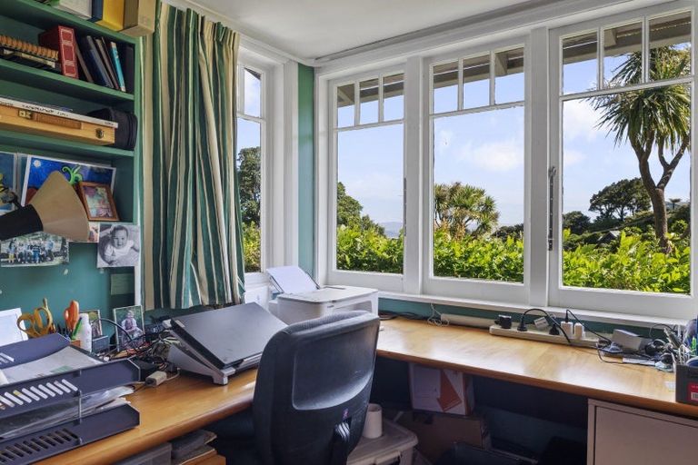 Photo of property in 18 Ngaumatau Road, Point Howard, Lower Hutt, 5013