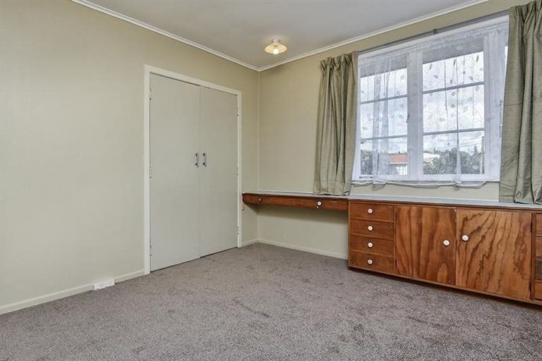 Photo of property in 17 Sheehan Road, Te Atatu South, Auckland, 0610