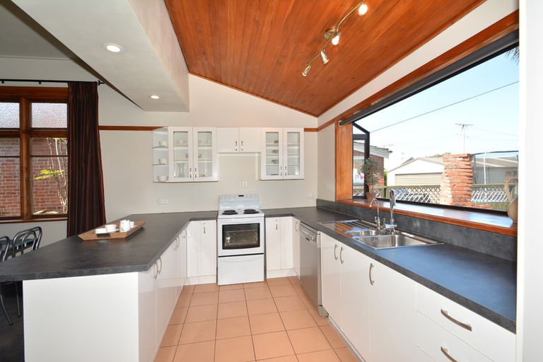 Photo of property in 55 Hargest Crescent, Saint Kilda, Dunedin, 9012