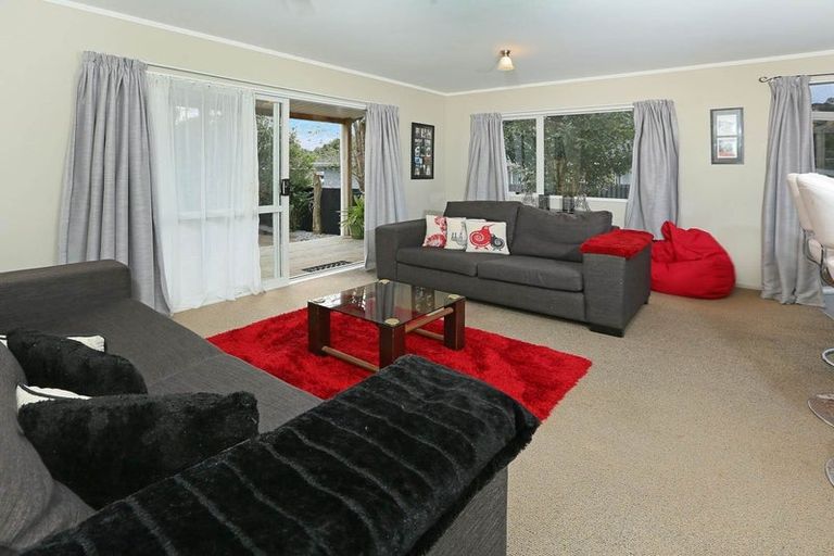 Photo of property in 18 Camphora Place, Ranui, Auckland, 0612