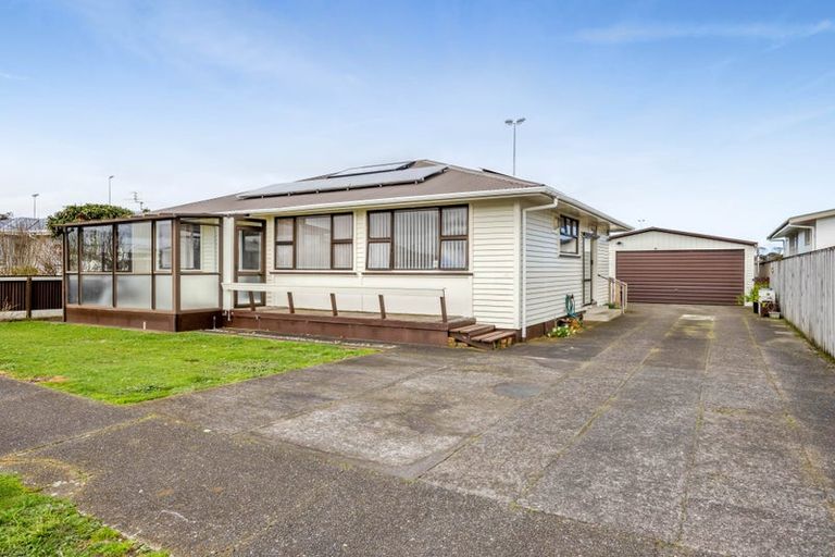 Photo of property in 27 Pacey Avenue, Hawera, 4610
