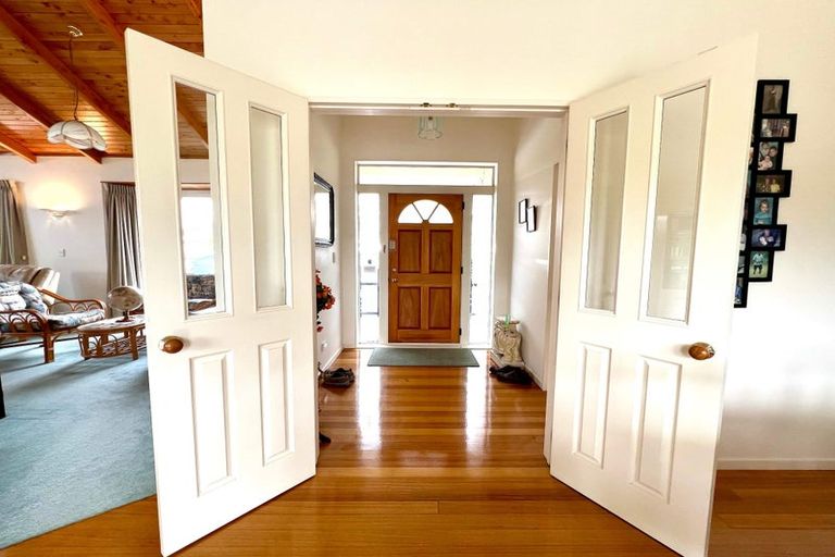 Photo of property in 15 Hobie Court, West Harbour, Auckland, 0618