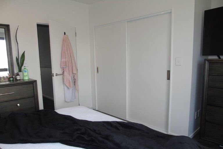 Photo of property in 3/62 Spenmoor Street, Newlands, Wellington, 6037