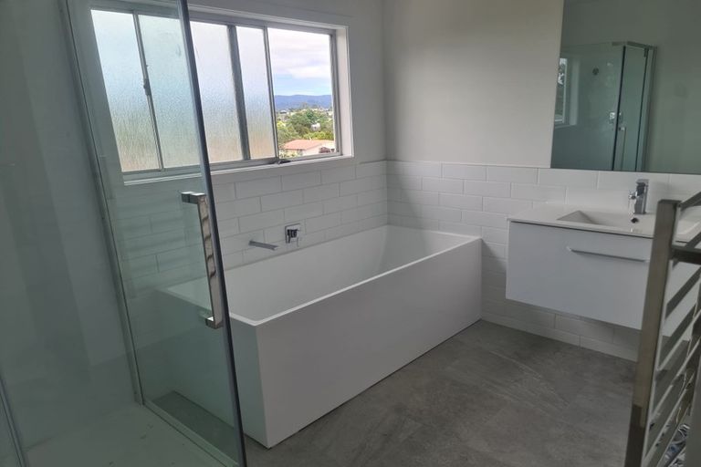 Photo of property in 15 Crompton Road, Massey, Auckland, 0614