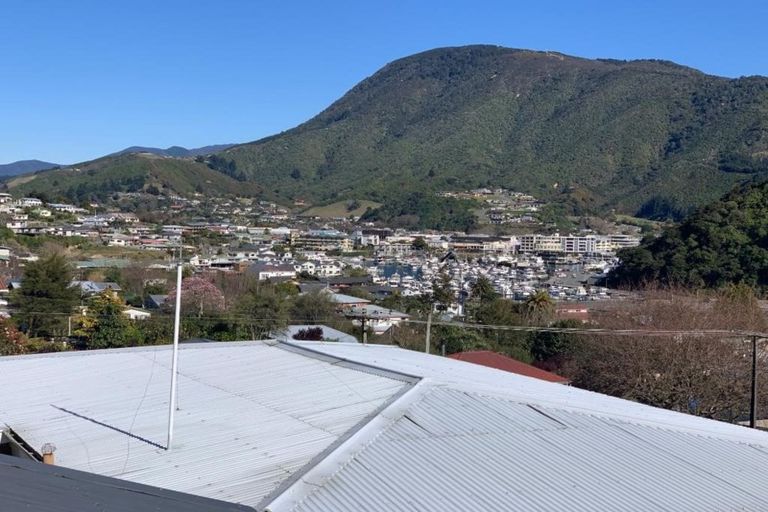 Photo of property in 43 Milton Terrace, Picton, 7220