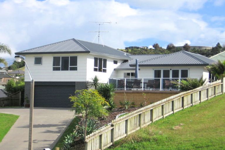 Photo of property in 35 Savoy Road, Orewa, 0931