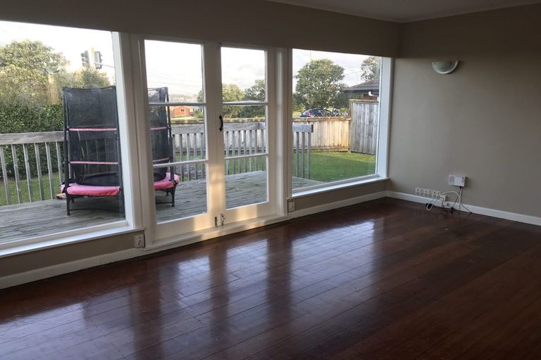 Photo of property in 868 East Coast Road, Northcross, Auckland, 0630