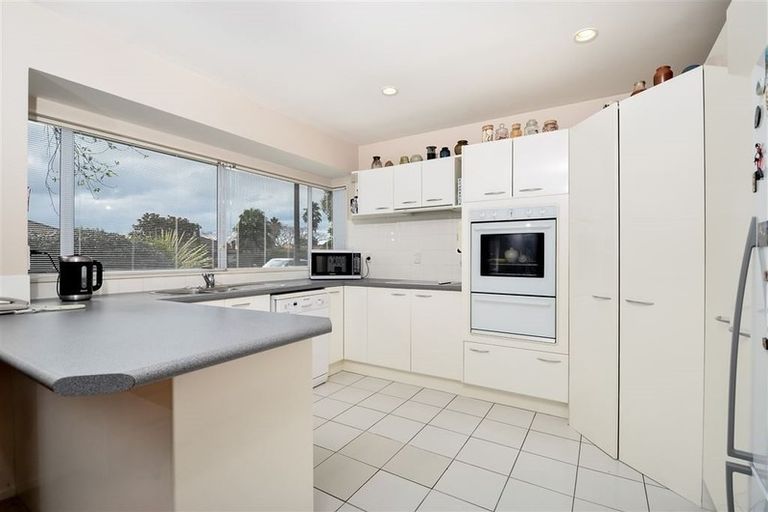 Photo of property in 22 Suncrest Drive, West Harbour, Auckland, 0618